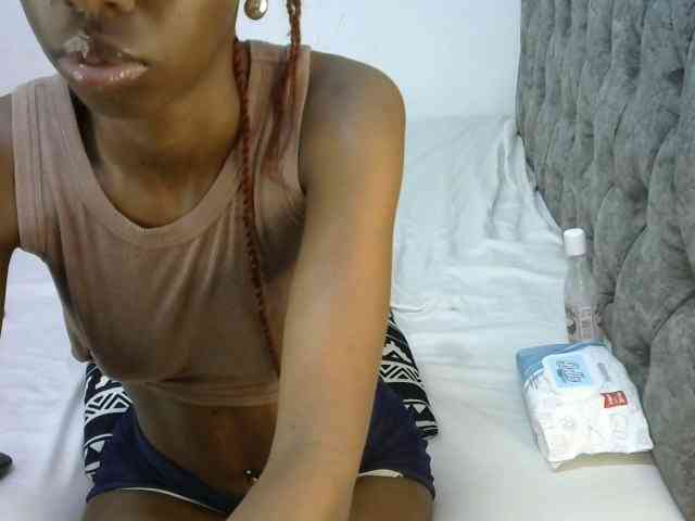 LittleMisscharming webcam