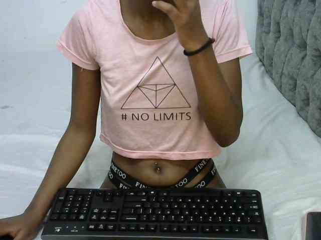 LittleMisscharming webcam