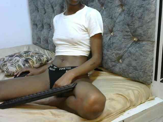LittleMisscharming webcam