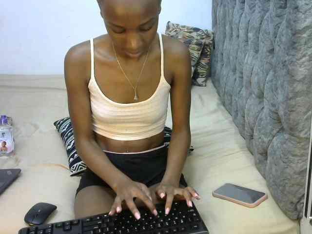 LittleMisscharming webcam