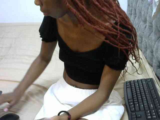 LittleMisscharming webcam