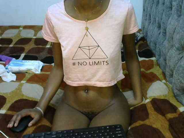 LittleMisscharming webcam