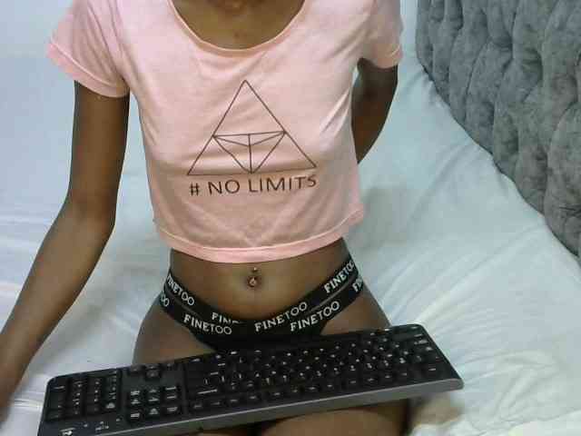 LittleMisscharming webcam