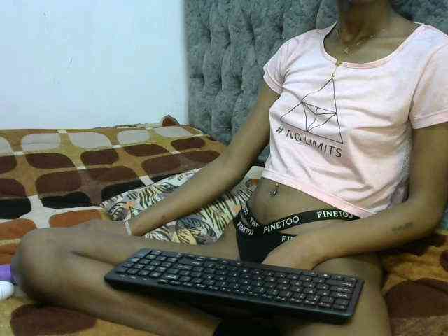 LittleMisscharming webcam
