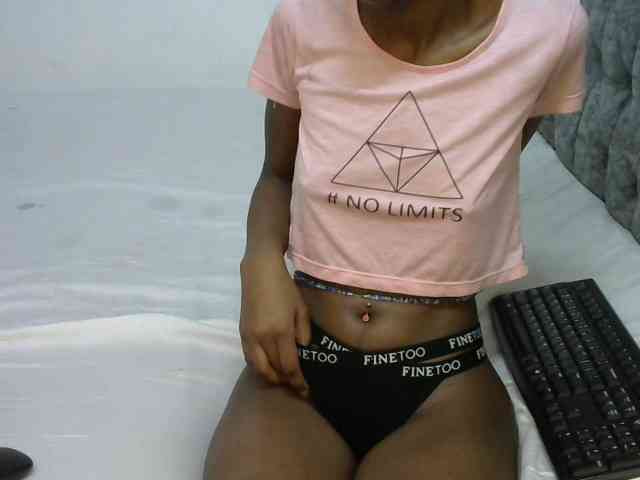 LittleMisscharming webcam