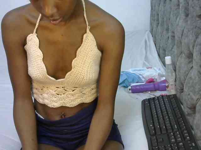 LittleMisscharming webcam