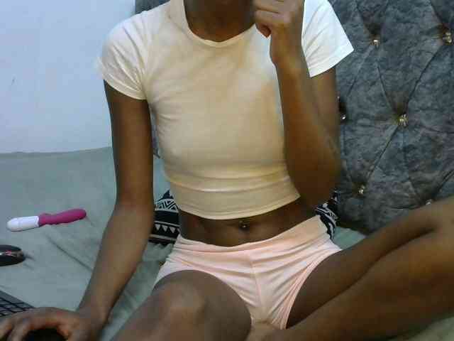 LittleMisscharming webcam