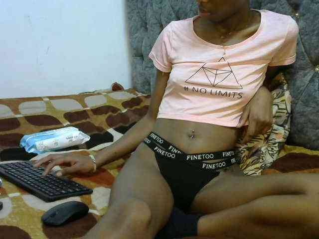 LittleMisscharming webcam