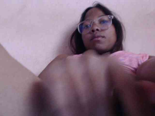LoveYouu69 webcam