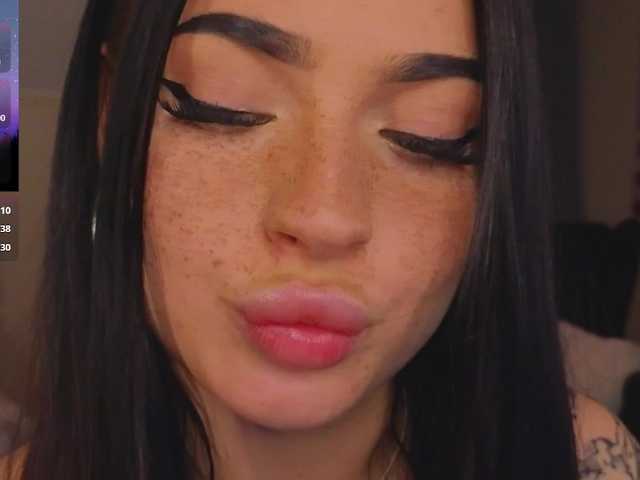 LisaAndDenis's BongaCams show and profile