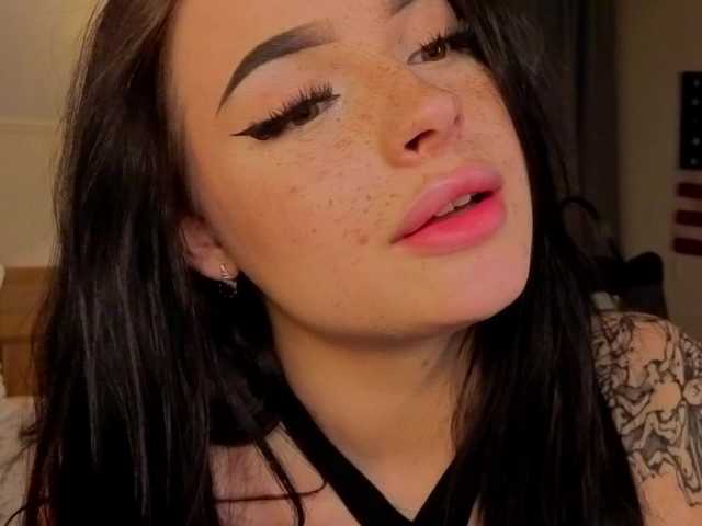 LisaAndDenis live cam profile