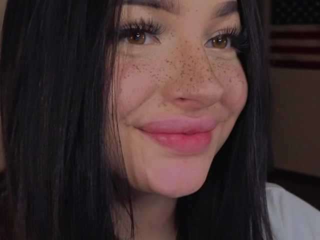 LisaAndDenis's BongaCams show and profile