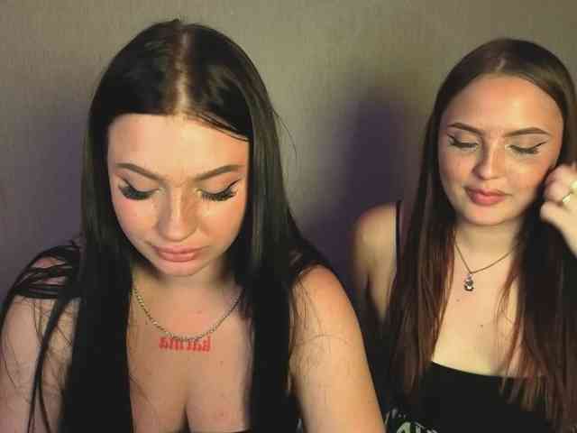 LisaAndDenis webcam