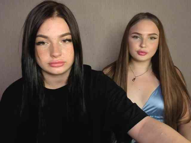 LisaAndDenis webcam