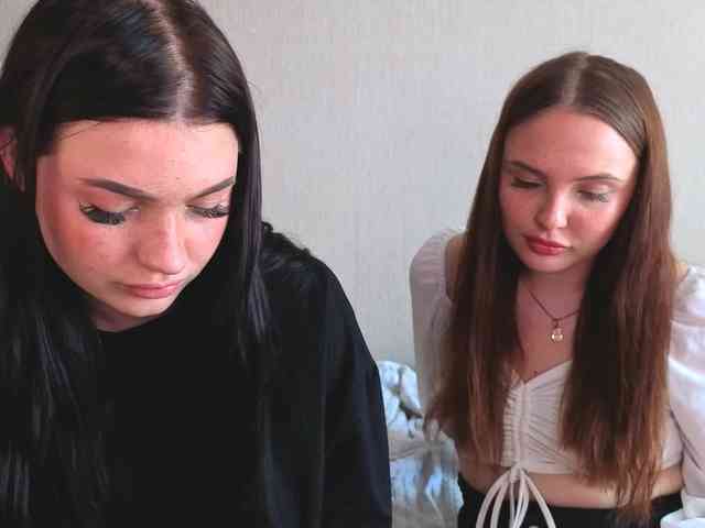 LisaAndDenis webcam