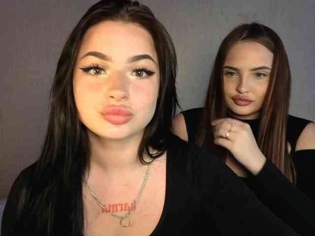 LisaAndDenis webcam