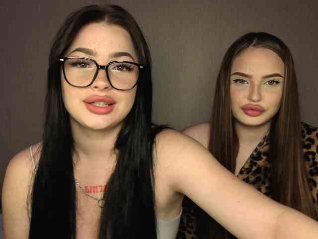 LisaAndDenis webcam