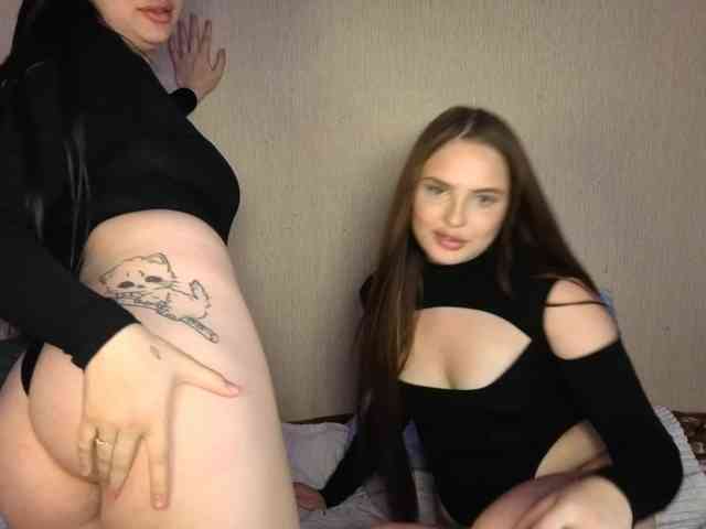 LisaAndDenis webcam
