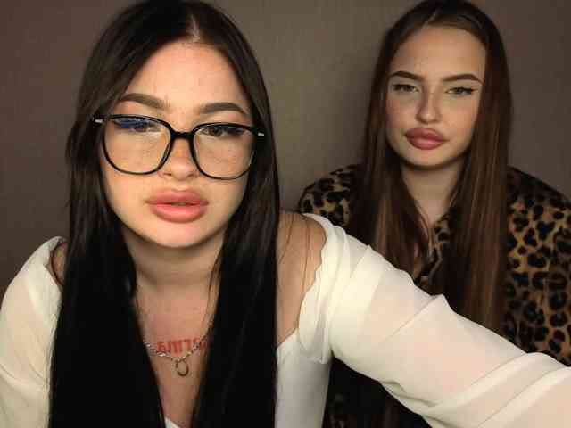 LisaAndDenis webcam