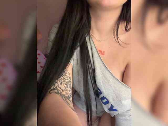LisaAndDenis webcam