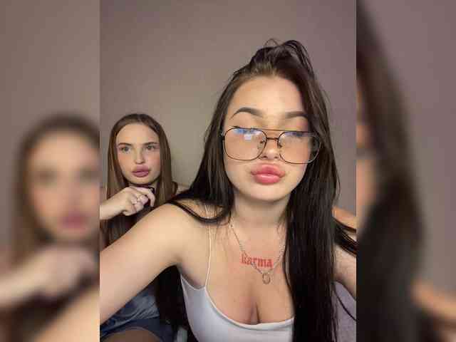 LisaAndDenis webcam
