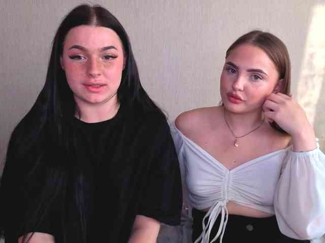 LisaAndDenis webcam