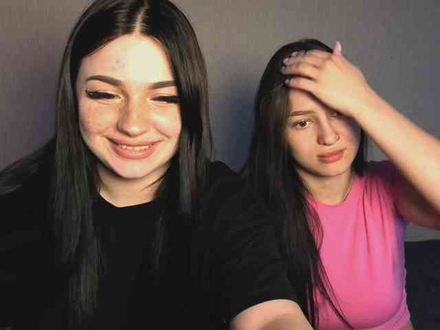 LisaAndDenis webcam