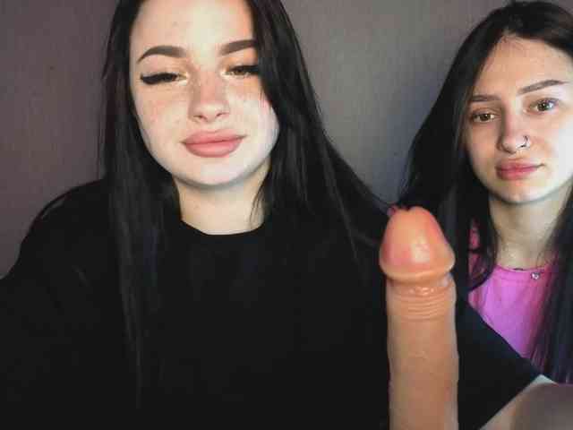 LisaAndDenis webcam
