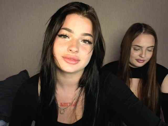LisaAndDenis webcam