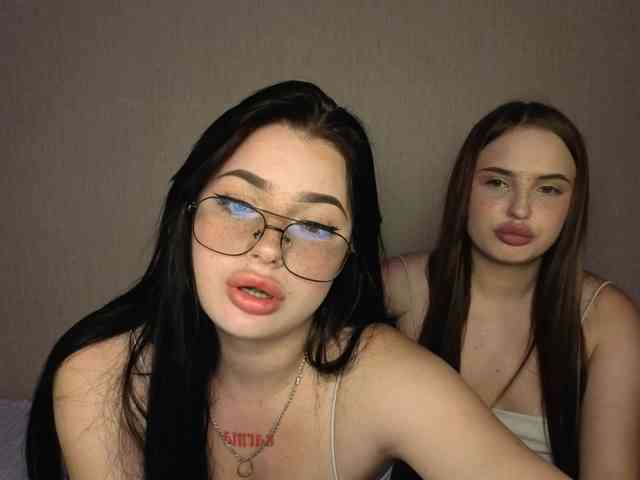 LisaAndDenis webcam
