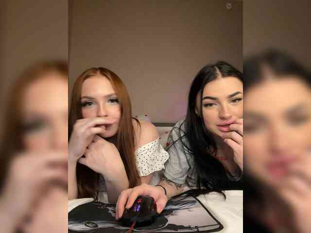 LisaAndDenis webcam