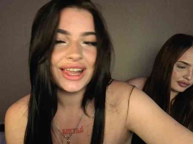 LisaAndDenis webcam