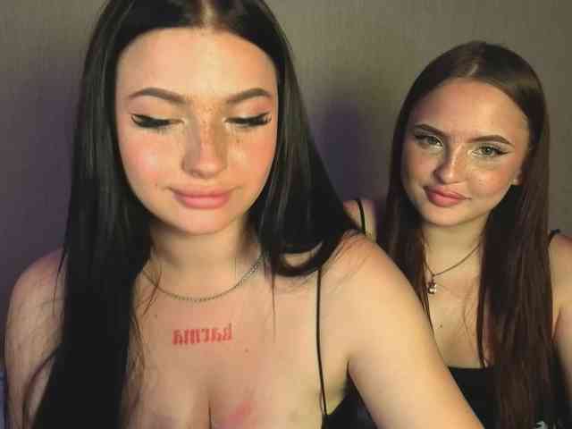 LisaAndDenis webcam