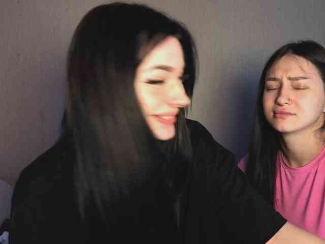 LisaAndDenis webcam