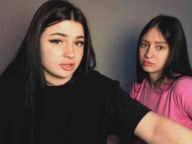 LisaAndDenis webcam