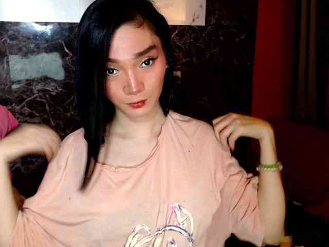 QueenofAllQeenz3... Live Webcam on {site_name}