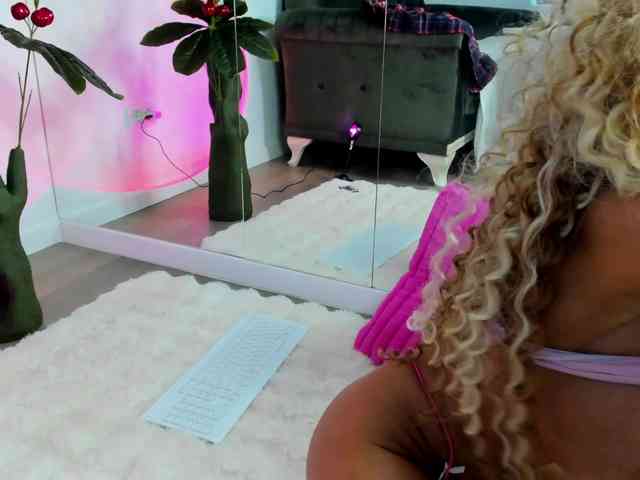 ZaraDee webcam
