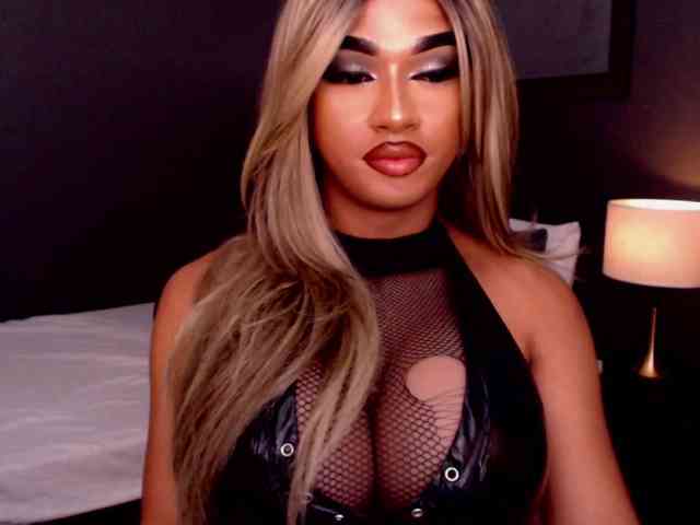 DominantLatina Live Webcam on BongaCams
