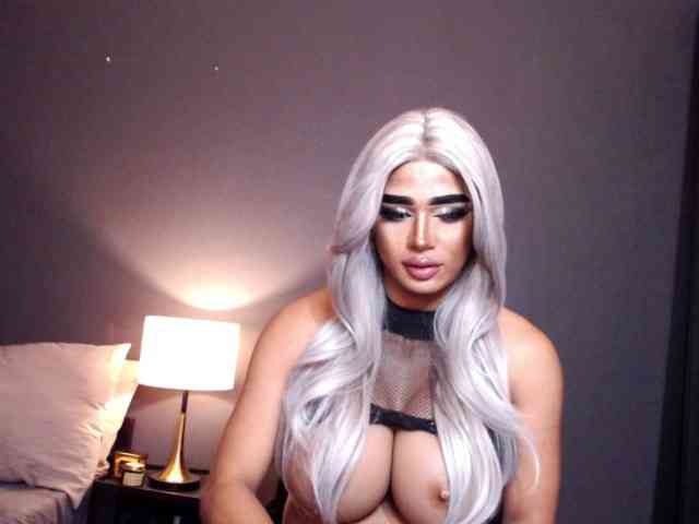 DominantLatina Live Webcam on BongaCams