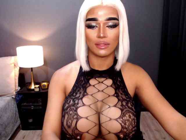 DominantLatina Live Webcam on BongaCams