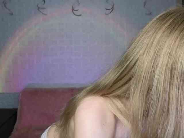SandraSanvee webcam