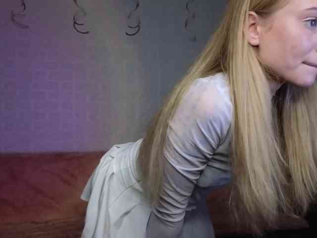SandraSanvee webcam