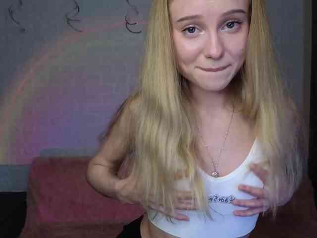 SandraSanvee webcam