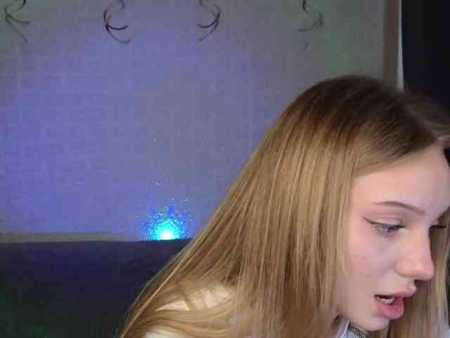 SandraSanvee webcam