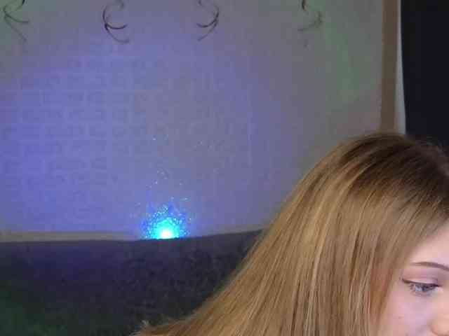 SandraSanvee webcam