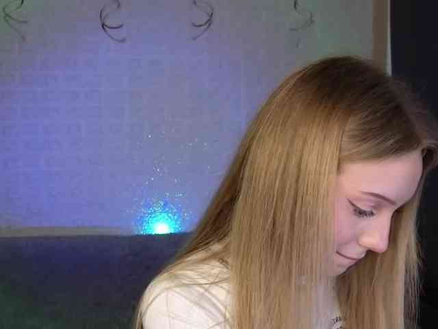 SandraSanvee webcam