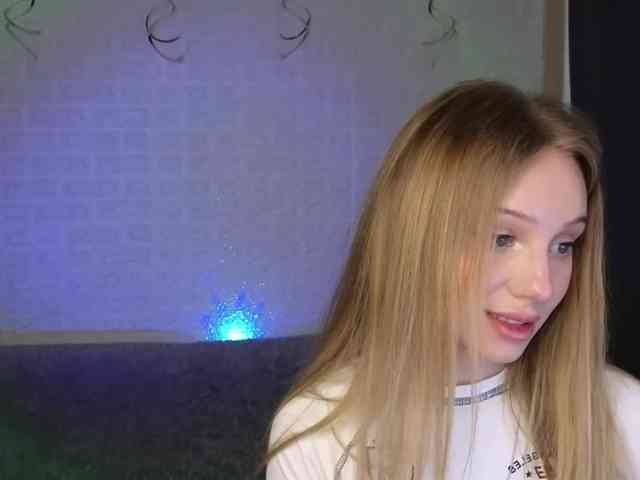 SandraSanvee webcam