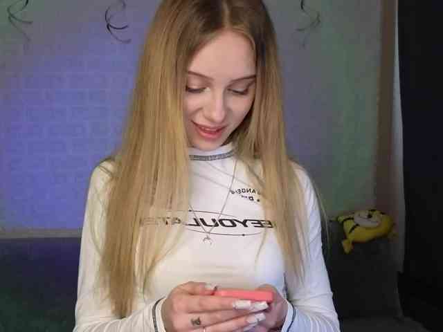 SandraSanvee webcam