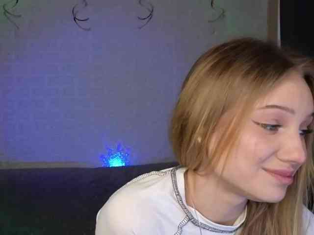 SandraSanvee webcam