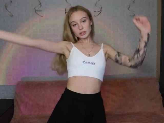 SandraSanvee webcam